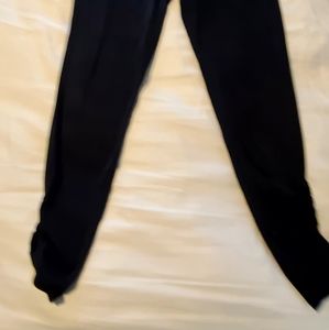 SO WOMEN'S LEGGINGS WITH SCRUNCHY BOTTOMS, SIZE MEDIUM